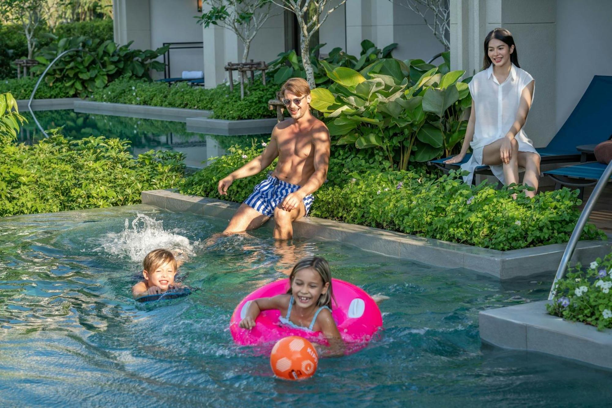 Khao Lak Marriott Beach Resort & Spa Exterior photo